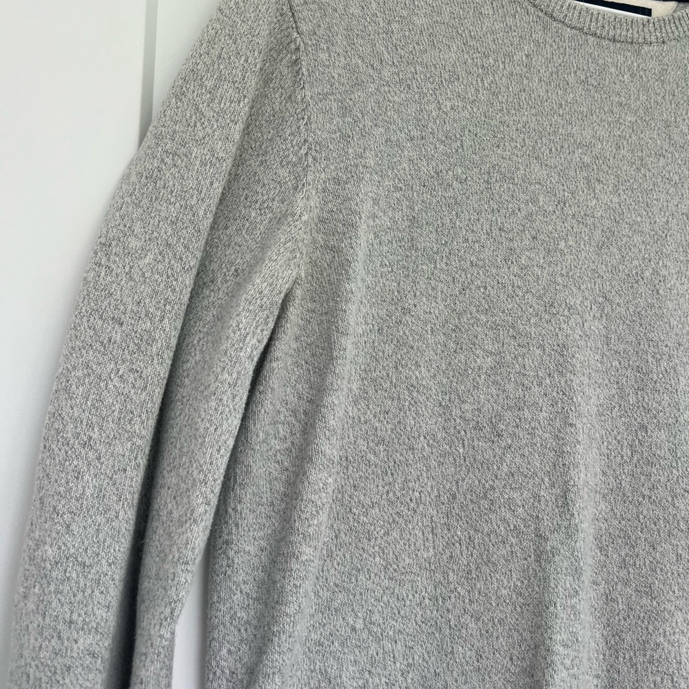 Tommy Hilfiger Classic Grey Pull over Sweater - Picture 3 of 9